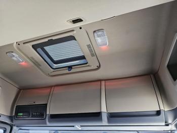 R490 / 8x2 / HMF 85 TM CRANE / WINCH / JIB